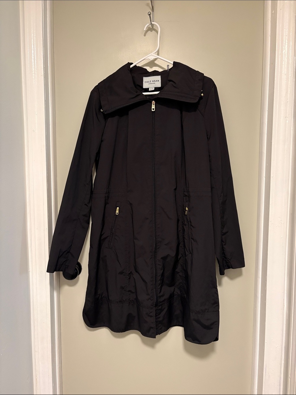 Cole Haan collection travel packable rain jacket with hood. Size XL